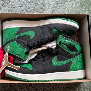 Air Jordan 1 Retro High OG GS. size : 7y . worn once.